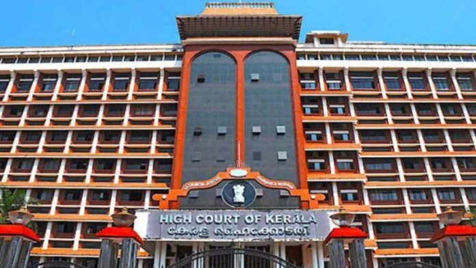 kerala high court ने पूछा- क्या भारत माता धार्मिक प्रतीक हैं? तस्वीर से बिगड़ी कानून व्यवस्था पर सवाल