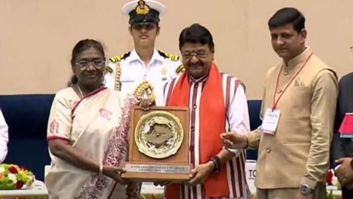 Swachh Bharat Survey: स्वच्छता में फिर बजा इंदौर का डंका! लगातार आठवीं बार देश का सबसे साफ शहर घोषित