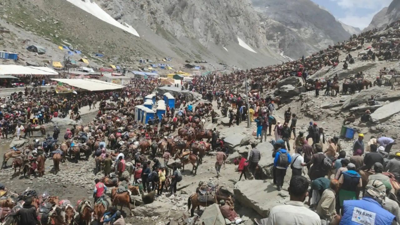 Amarnath Yatra 2025: अमरनाथ यात्रा फिर शुरू! बारिश थमी तो श्रद्धालुओं को मिली राहत