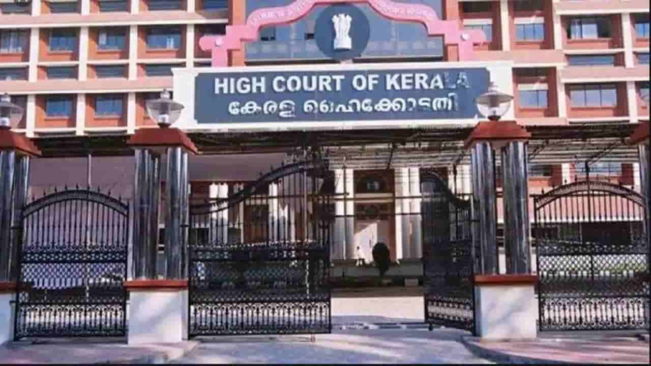 kerala high court ने पूछा- क्या भारत माता धार्मिक प्रतीक हैं? तस्वीर से बिगड़ी कानून व्यवस्था पर सवाल