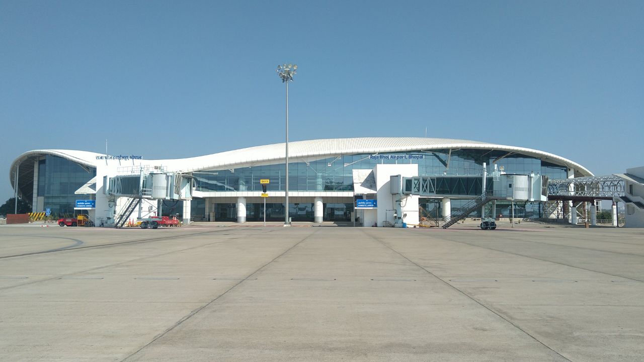Raja Bhoj Airport: भोपाल एयरपोर्ट की हैट्रिक! तीसरी बार बना देश का नंबर वन, जानिए कौन-सी सुविधाएं रहीं खास