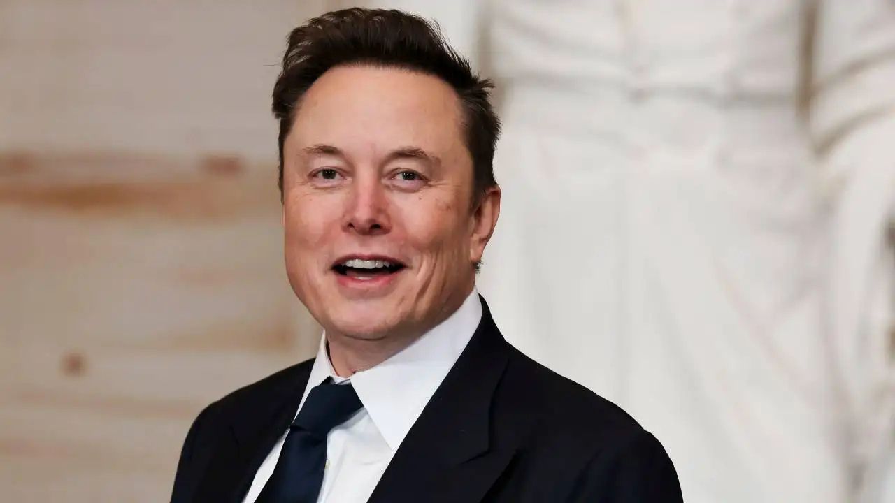 Elon Musk: दिमाग में लगेगी चिप, और चलने लगेगा लकवाग्रस्त शरीर? Elon Musk ने फिर कर दिया बड़ा वादा