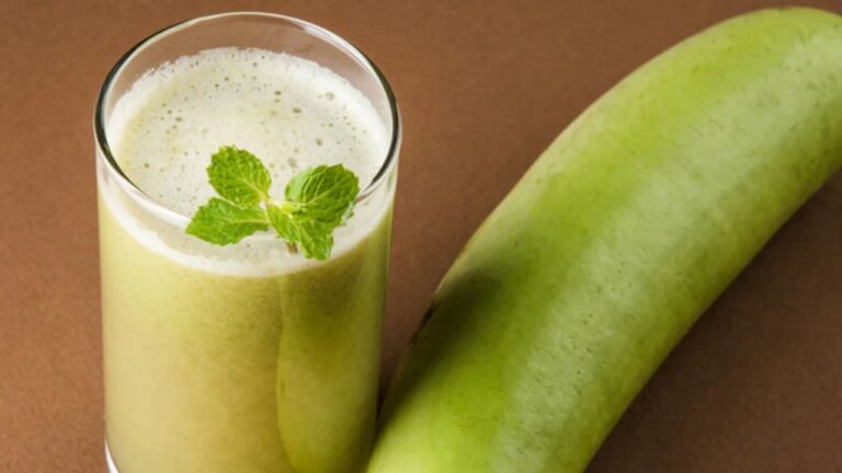 Bottle Gourd Juice: लौकी का जूस पीते ही खुलने लगेगा शरीर का ताला – जानिए चमत्कारी फायदे