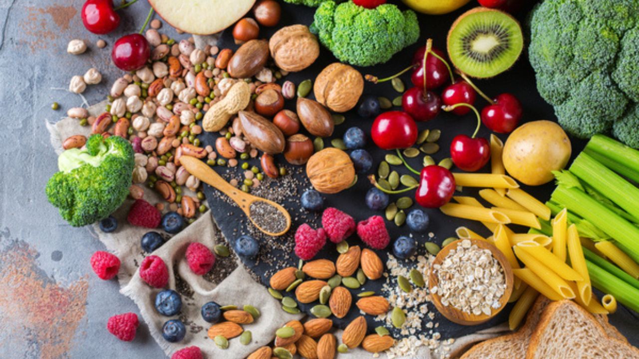 Low BP diet: लो बीपी में क्या खाएं, क्या न खाएं! ये 6 चीजें ज़रूर शामिल करें डाइट में