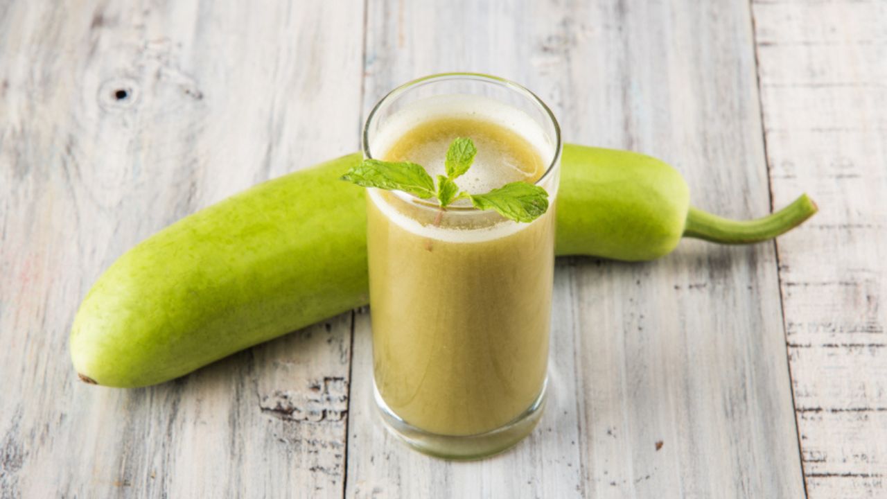 Bottle Gourd Juice: लौकी का जूस पीते ही खुलने लगेगा शरीर का ताला – जानिए चमत्कारी फायदे