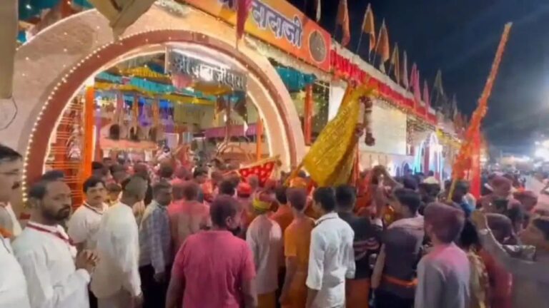 Madhya Pradesh: गुरु पूर्णिमा पर खंडवा के दादा धूनीवाले मंदिर में श्रद्धा का सागर, रातभर उमड़ा भक्तों का सैलाब