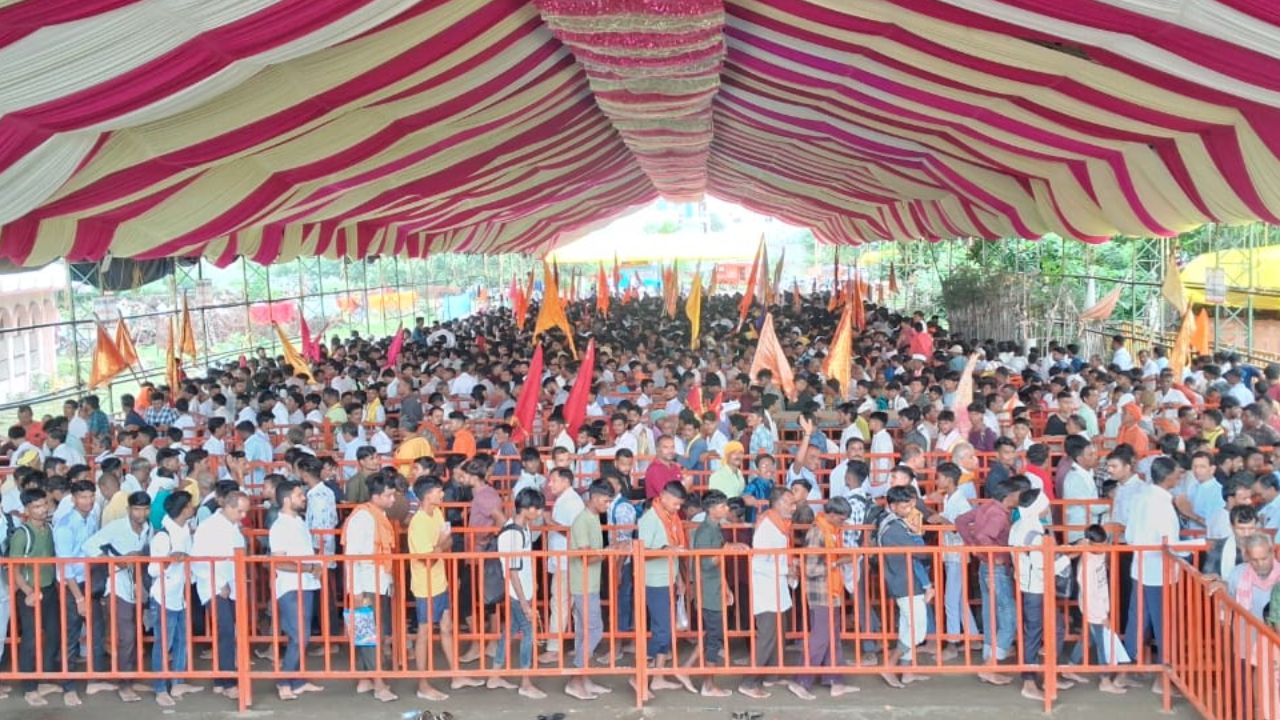 Madhya Pradesh: गुरु पूर्णिमा पर खंडवा के दादा धूनीवाले मंदिर में श्रद्धा का सागर, रातभर उमड़ा भक्तों का सैलाब