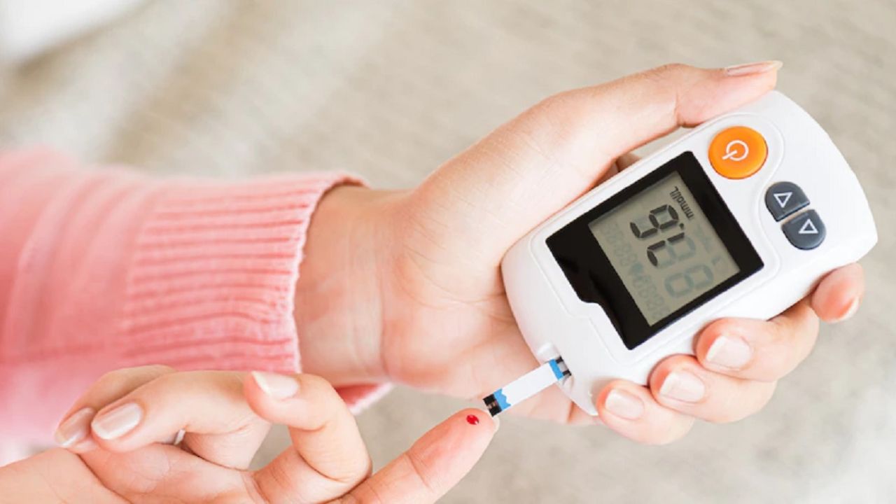 High Blood Sugar Levels: सुबह उठते ही थकान क्यों? कहीं ये छिपा संकेत तो नहीं हाई ब्लड शुगर का