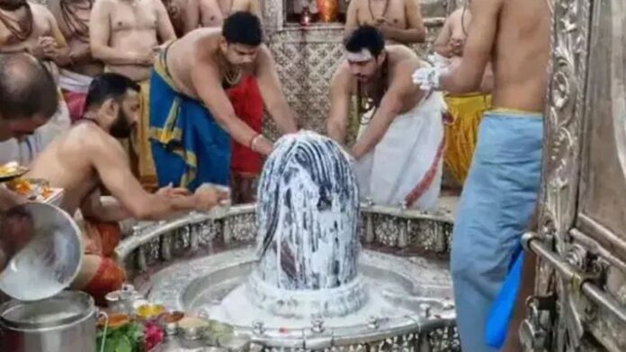 MP News: श्रावण सोमवार बना भक्तिमय अनुभव! सावन के दूसरे सोमवार पर उज्जैन में बाबा महाकाल की भक्ति में डूबा शहर