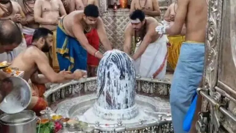 MP News: श्रावण सोमवार बना भक्तिमय अनुभव! सावन के दूसरे सोमवार पर उज्जैन में बाबा महाकाल की भक्ति में डूबा शहर