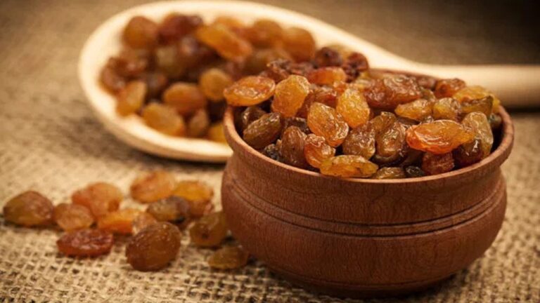 Raisins Good For Which Body Part: किशमिश किस अंग के लिए फायदेमंद? सही तरीके से खाने पर मिलते हैं चौंकाने वाले लाभ
