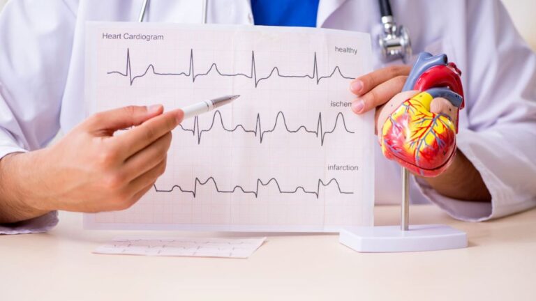 Heart Disease Tests: सीने में भारीपन को न करें नजरअंदाज, ECG-ECHO से बच सकती है जान