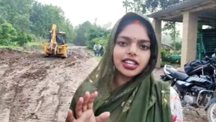 MP News: एक गर्भवती महिला की पुकार से हिल गई सरकार! वीडियो वायरल होते ही शुरू हुआ सड़क निर्माणMP News: एक गर्भवती महिला की पुकार से हिल गई सरकार! वीडियो वायरल होते ही शुरू हुआ सड़क निर्माण