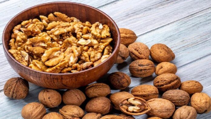 Walnut Benefits: दिल-दिमाग को मजबूत बनाने वाला यह सुपरफूड! जानिए खाने का सही समय और तरीका