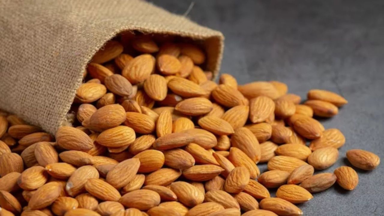 Side Effects Almonds: भीगे बादाम या सूखे बादाम! कौन करता है ज्यादा चमत्कार? जानिए असली राज