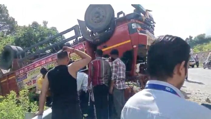 Uttarakhand Accident: टिहरी में पलटा कांवड़ियों से भरा ट्रक, 3 की दर्दनाक मौत, 18 घायल, 4 की हालत नाजुक