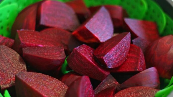 Beetroot Benefits: चुकंदर में छिपे हैं शक्तिशाली सीक्रेट तत्व, शरीर में एनर्जी बढ़ाएगा ये सस्ता सुपरफूड!