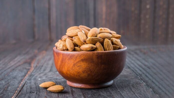 Almond Benefits: बादाम खाने के चमत्कारी फायदे! दिमाग और दिल दोनों रहेंगे फिट, ये हैं चौंकाने वाले फायदे