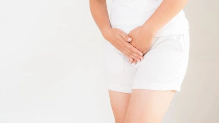 Urinary Tract Infection: छोटी सी लापरवाही और बड़ा नुकसान! जानिए महिलाओं में UTI का असली कारण