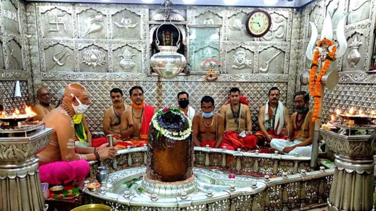 Last Monday Of Sawan: सावन के अंतिम सोमवार पर उज्जैन में शिवभक्ति की लहर! भक्तों की भीड़ में गूंजा 'जय श्री महाकाल' का स्वर