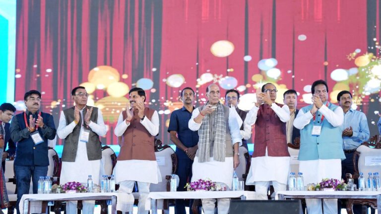 MP News: मध्य प्रदेश में रक्षा मंत्री राजनाथ सिंह का जोरदार स्वागत! राजनाथ सिंह ने मध्यप्रदेश के उमरिया में BEML रेल कोच यूनिट का शिलान्यास किया