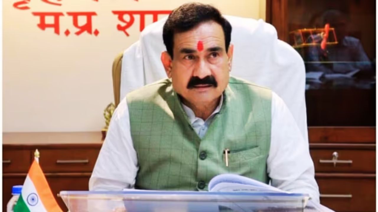 'वोट चोरी' विवाद में गरमाए सियासी तेवर! Rahul Gandhi को Dr. Narottam Mishra ने बताया सबसे बड़ा झूठा नेता