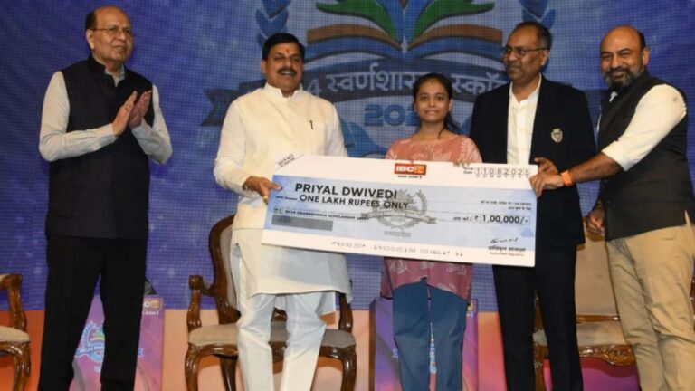 CM Dr.Mohan Yadav ने मेधावी छात्राओं को दिया बड़ा तोहफा! प्रियल द्विवेदी की पढ़ाई का सपना हुआ पूरा, सीएम ने मदद का दिया आश्वासन