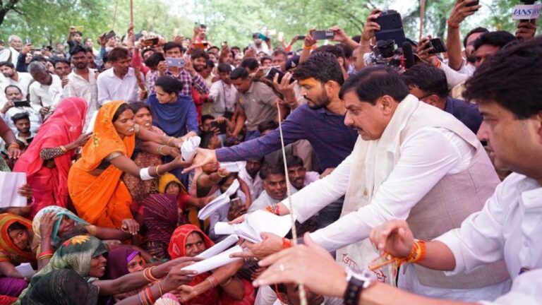 MP News: शिवपुरी बाढ़ पीड़ितों के बीच पहुंचे मुख्यमंत्री मोहन यादव, राहत कार्यों का लिया जायजा