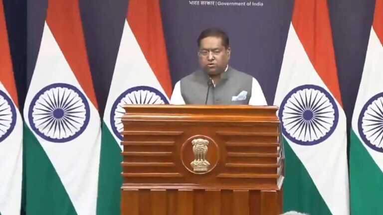 Randhir Jaiswal: ट्रंप के बयान से मचा बवाल! भारत ने अमेरिका को सुनाया कड़ा जवाब, रिश्तों में दिखा नया मोड़