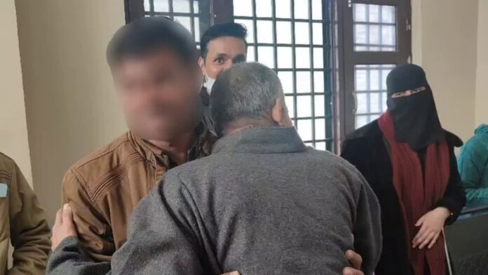 MP News: 2004 में गायब हुआ युवक 22 साल बाद कश्मीर से सुरक्षित लौटकर घर आया