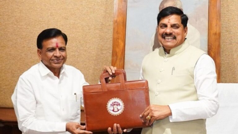 MP budget 2026: मध्य प्रदेश में 4.38 लाख करोड़ का डिजिटल बजट पेश, किसानों और महिलाओं को बड़ी राहत