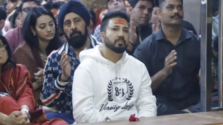 MP News: मिका सिंह ने महाकाल मंदिर में भस्म आरती के दौरान दिखाया भक्तिभाव, देखें तस्वीरें