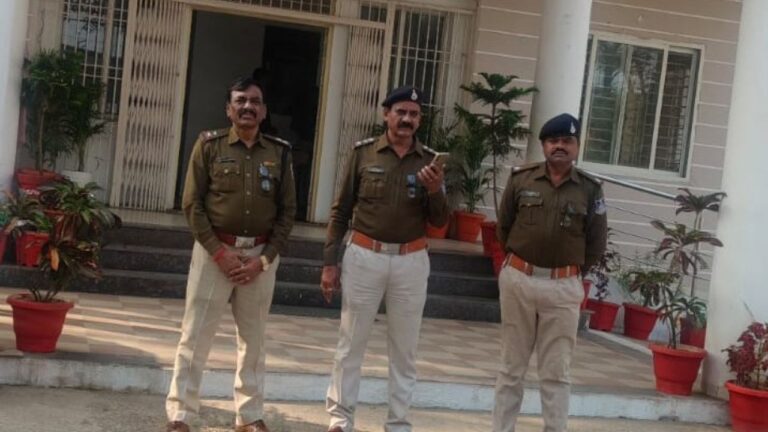 MP News: छिंदवाड़ा में बेटे ने मामूली विवाद में पिता को फावड़े से मारकर उड़ा दिया परिवार