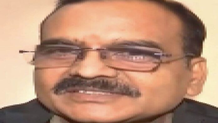 MP News: IAS अधिकारी संतोष वर्मा को MG रोड पुलिस ने हस्ताक्षर नमूने देने का आदेश दिया