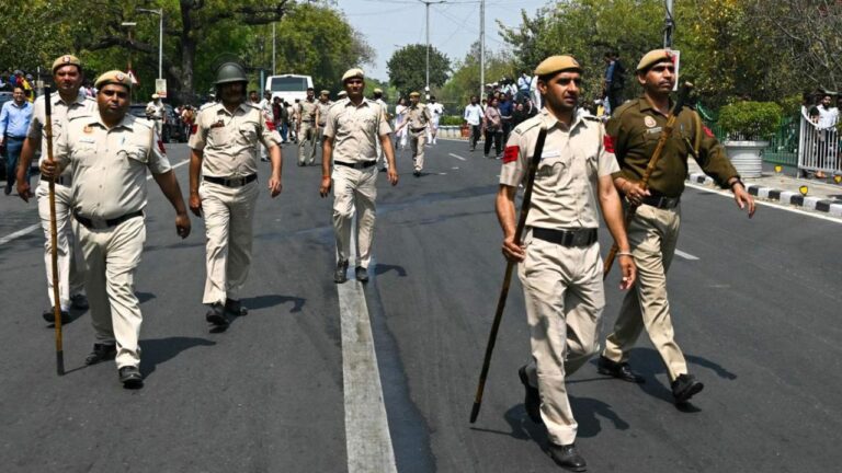 MP News: जबलपुर में दुर्गा मंदिर और मस्जिद विवाद से इलाके में तनाव बढ़ा, पुलिस ने काबू पाया