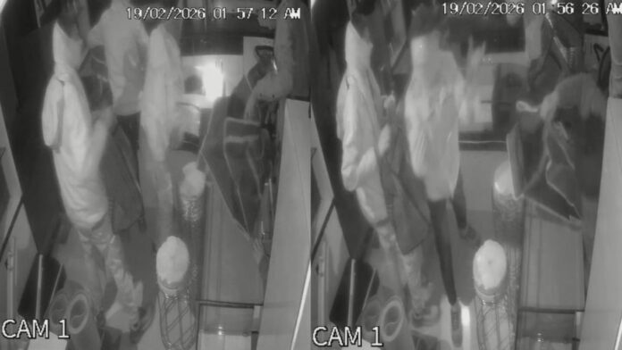MP News: सिंगरौली में आधी रात को सुनार की दुकान से लाखों की चोरी, CCTV में कैद वारदात