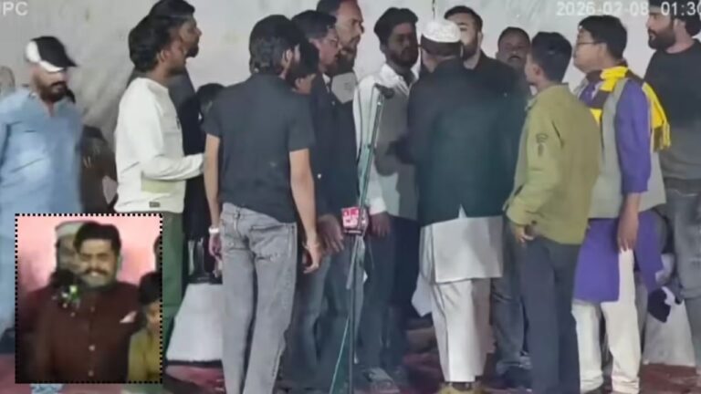 MP News: खरगोन मुशायरे में पत्रकार-शायर पर स्टेज पर जानलेवा हमला और लूट की सनसनी