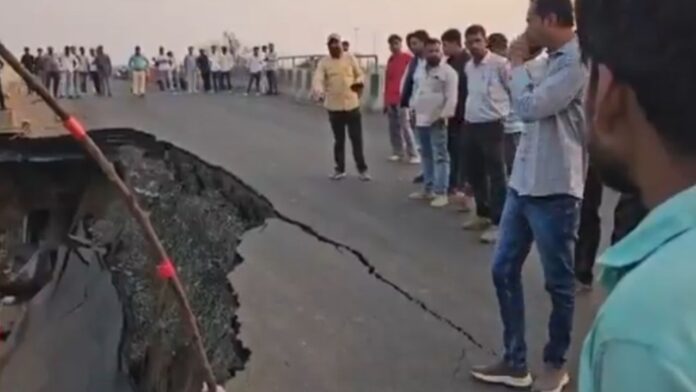 MP News: जबलपुर-भोपाल NH-45 पर शाहपुरा रेलवे ओवरब्रिज गिरा, बीजेपी पर आरोपों की आंधी