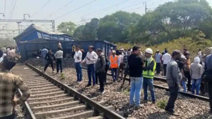 MP News: कटनी में कोयला मालगाड़ी पलटी: रेलवे ट्रैक और कई डिब्बों को गंभीर नुकसान