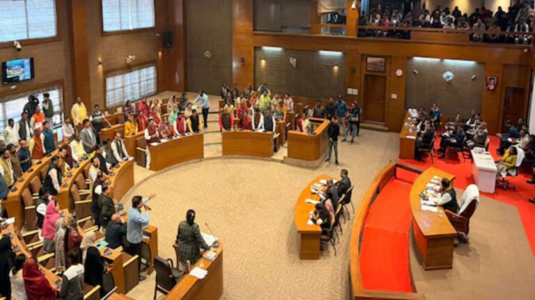 MP News: नगर निगम की बैठक में गौहत्या विवाद पर विपक्ष ने प्रशासन को घेरा सवालों की बौछार