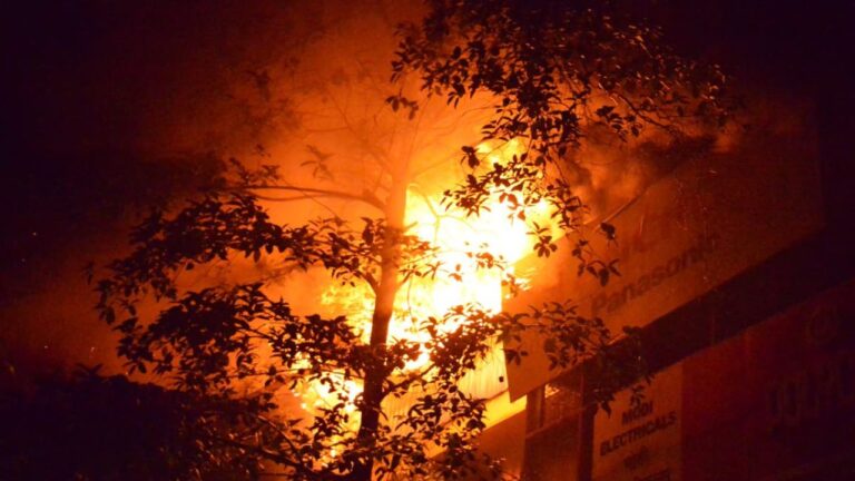 MP News: जबलपुर अग्निकांड में म्यूजिक दुकान और गोदाम राख लाखों का नुकसान जांच जारी