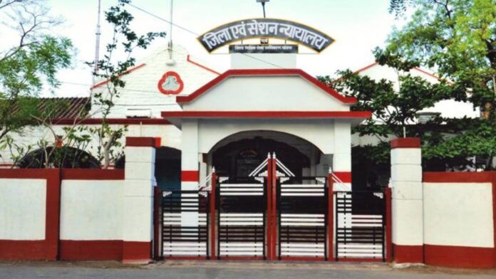 MP News: खंडवा कुटुंब न्यायालय ने लंबित पति-पत्नी विवाद को बेटी की भलाई पर कराया सुलझाया