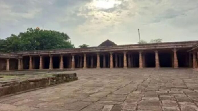 MP News: भोजशाला विवाद में बड़ा कदम, हाईकोर्ट ने किया स्थल निरीक्षण, बढ़ी सुनवाई की अहमियत