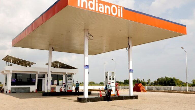 नरसिंहपुर के किसानों ने डीजल-पेट्रोल की होली के पहले बड़ी मात्रा में खरीदारी शुरू की