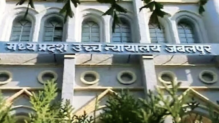 MP News: जबलपुर हाईकोर्ट में मृत भ्रूण लेकर पहुंचा व्यक्ति, जज के सामने लगाई न्याय की गुहार