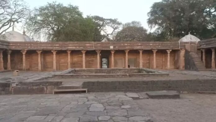 MP News: मध्य प्रदेश हाई कोर्ट ने भोजशाला-मस्जिद परिसर का दौरा करने का लिया अहम निर्णय