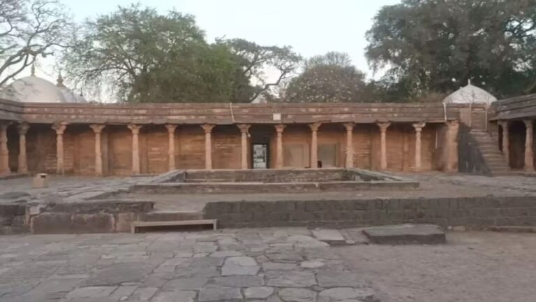 MP News: मध्य प्रदेश हाई कोर्ट ने भोजशाला-मस्जिद परिसर का दौरा करने का लिया अहम निर्णय