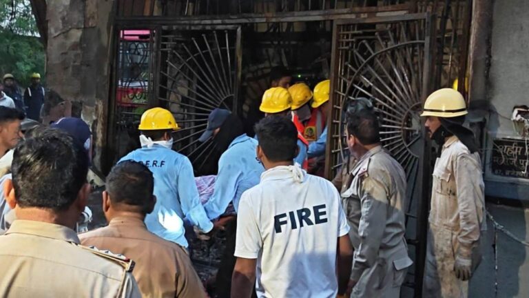 MP News: इंदौर में इलेक्ट्रिक वाहन ब्लास्ट से घर में आग, 7 लोगों की दर्दनाक मौत