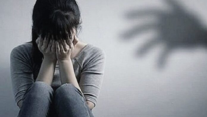 MP News: रतलाम स्कूल में शिक्षक पर गंभीर आरोप. छात्रा से छेड़छाड़ और धमकी का मामला दर्ज