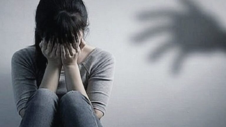 MP News: रतलाम स्कूल में शिक्षक पर गंभीर आरोप. छात्रा से छेड़छाड़ और धमकी का मामला दर्ज